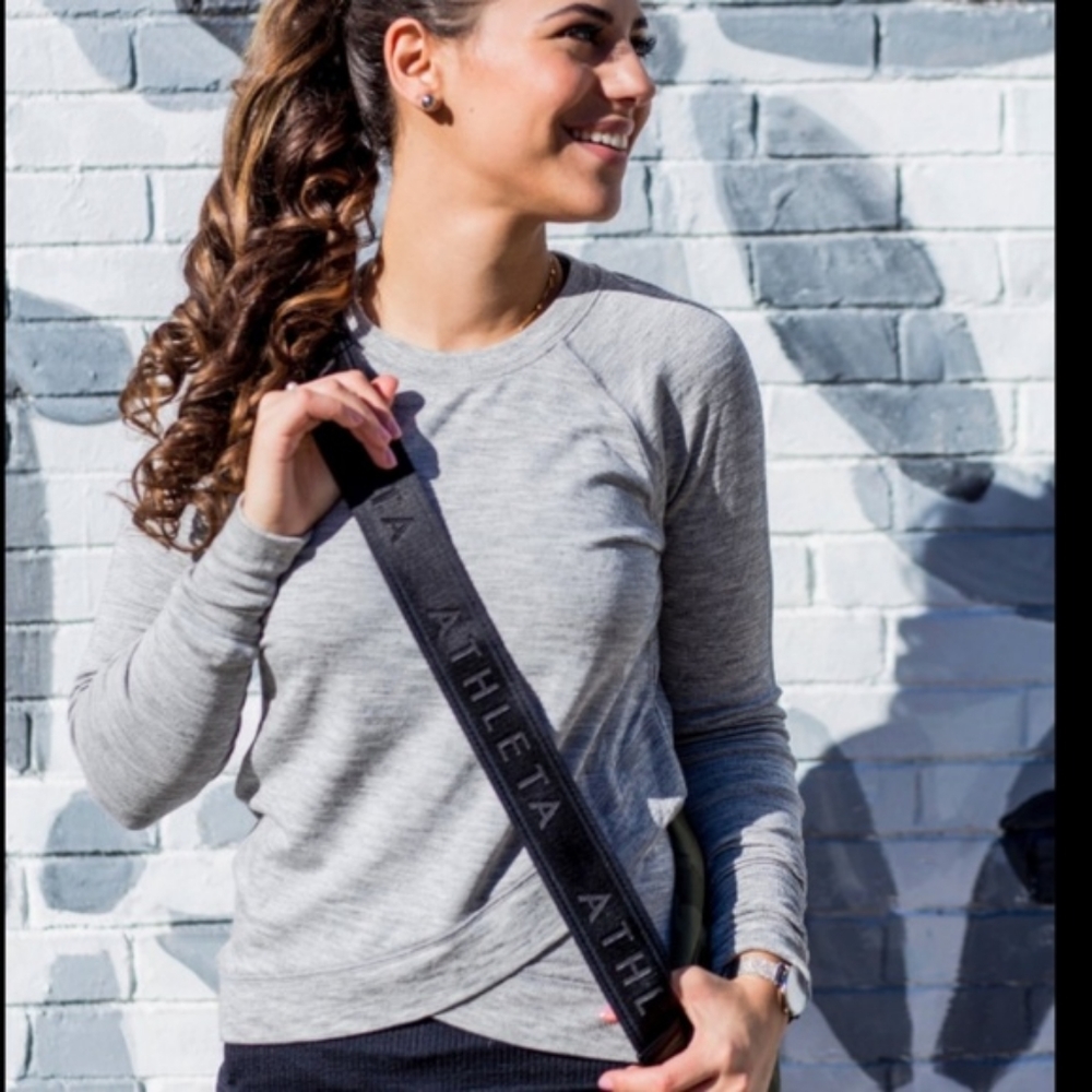 Athleta criss cross sweatshirt small